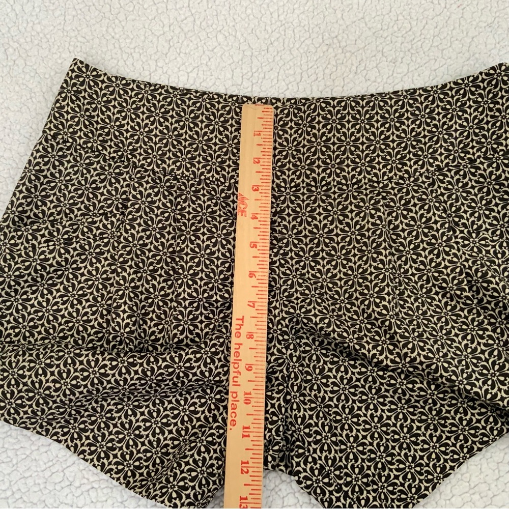 Ann Taylor Loft Size 6 Shorts Black Tan Floral Print Mid Rise Side Zip Pockets - Picture 12 of 15